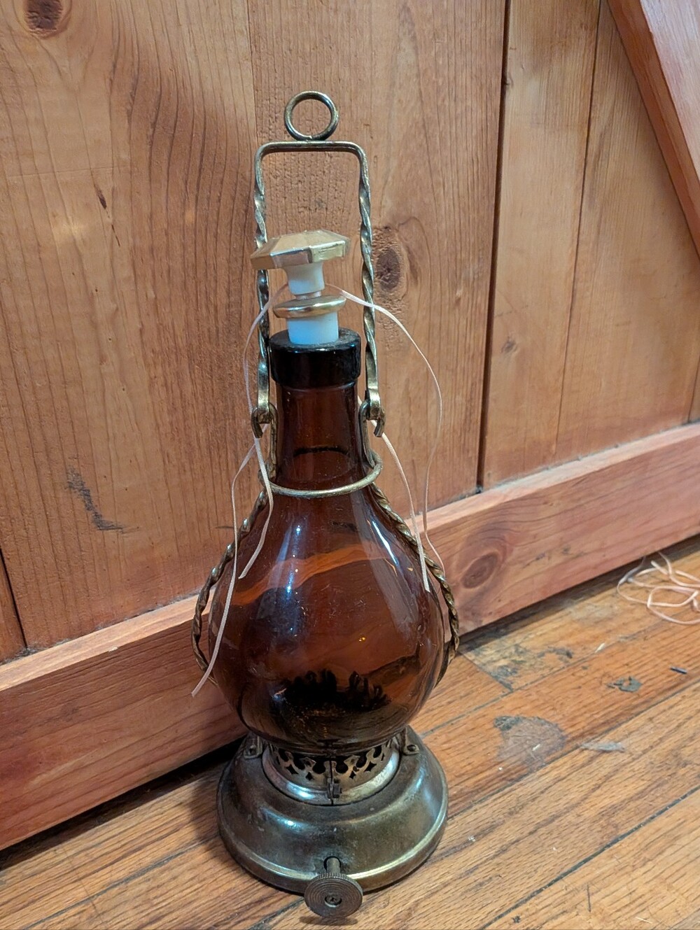 Antique-Style Amber Glass Table Lamp with Brass Base